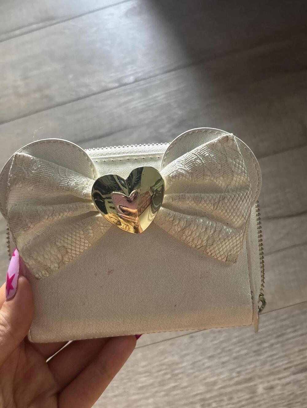 Disney Minnie Mouse White Bow Heart Zip Around Wallet